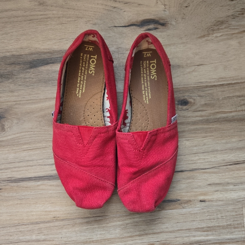 TOMS Women's Vibrant Red Loafers